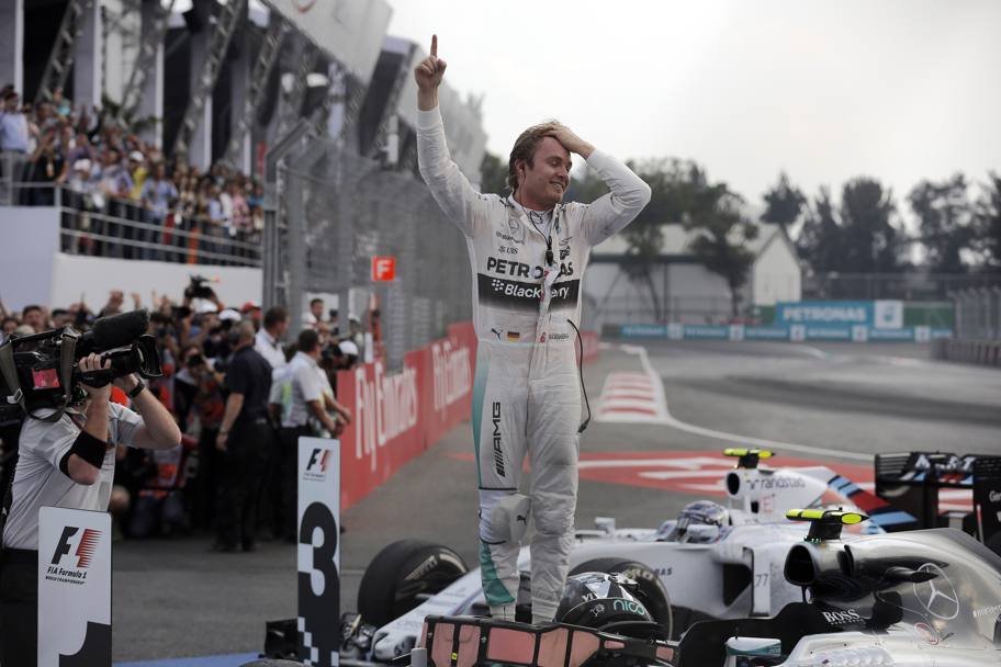 La gioia di Rosberg per la vittoria. Ap 
